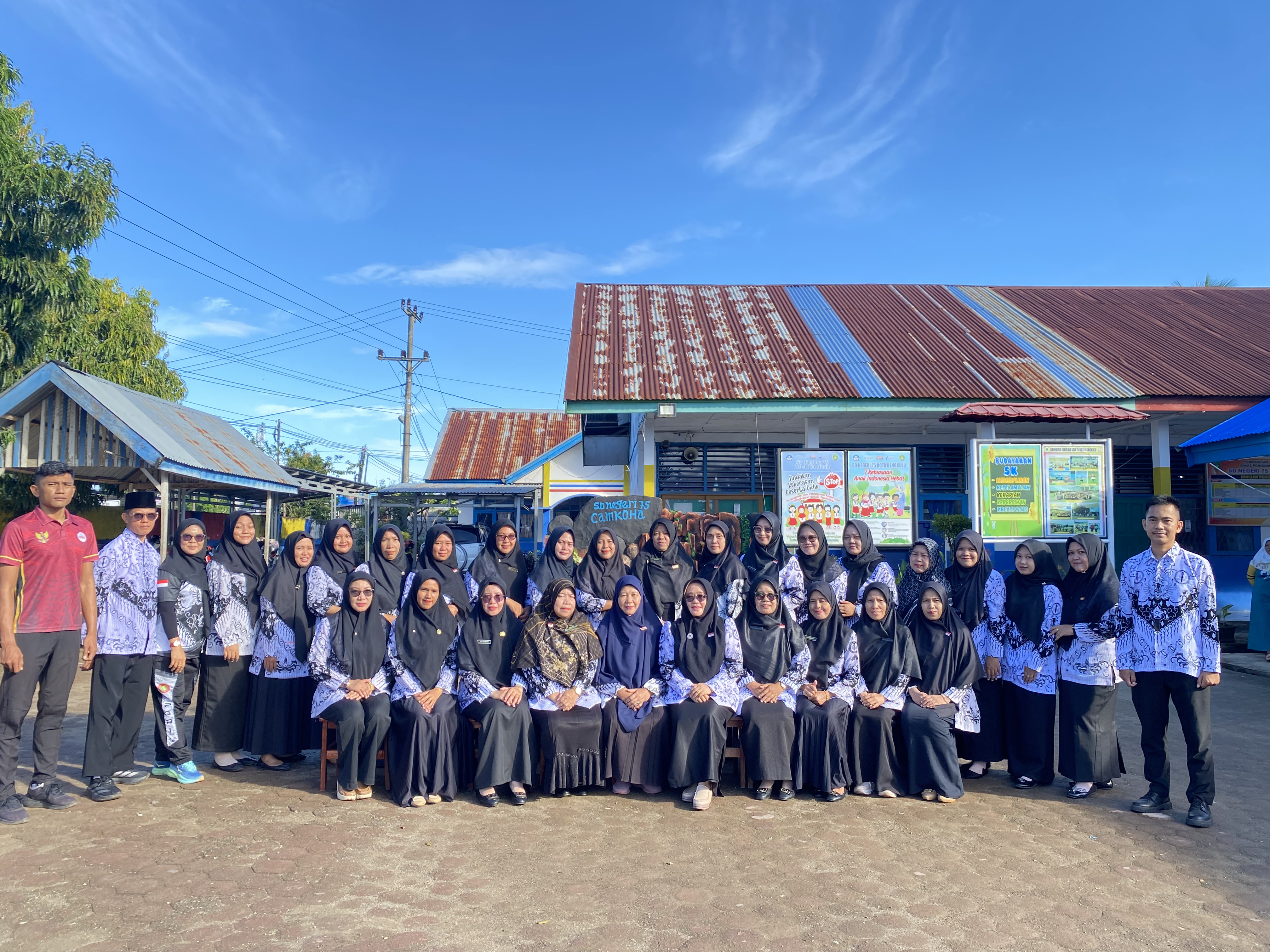 Foto Guru SDN 75 Kota Bengkulu